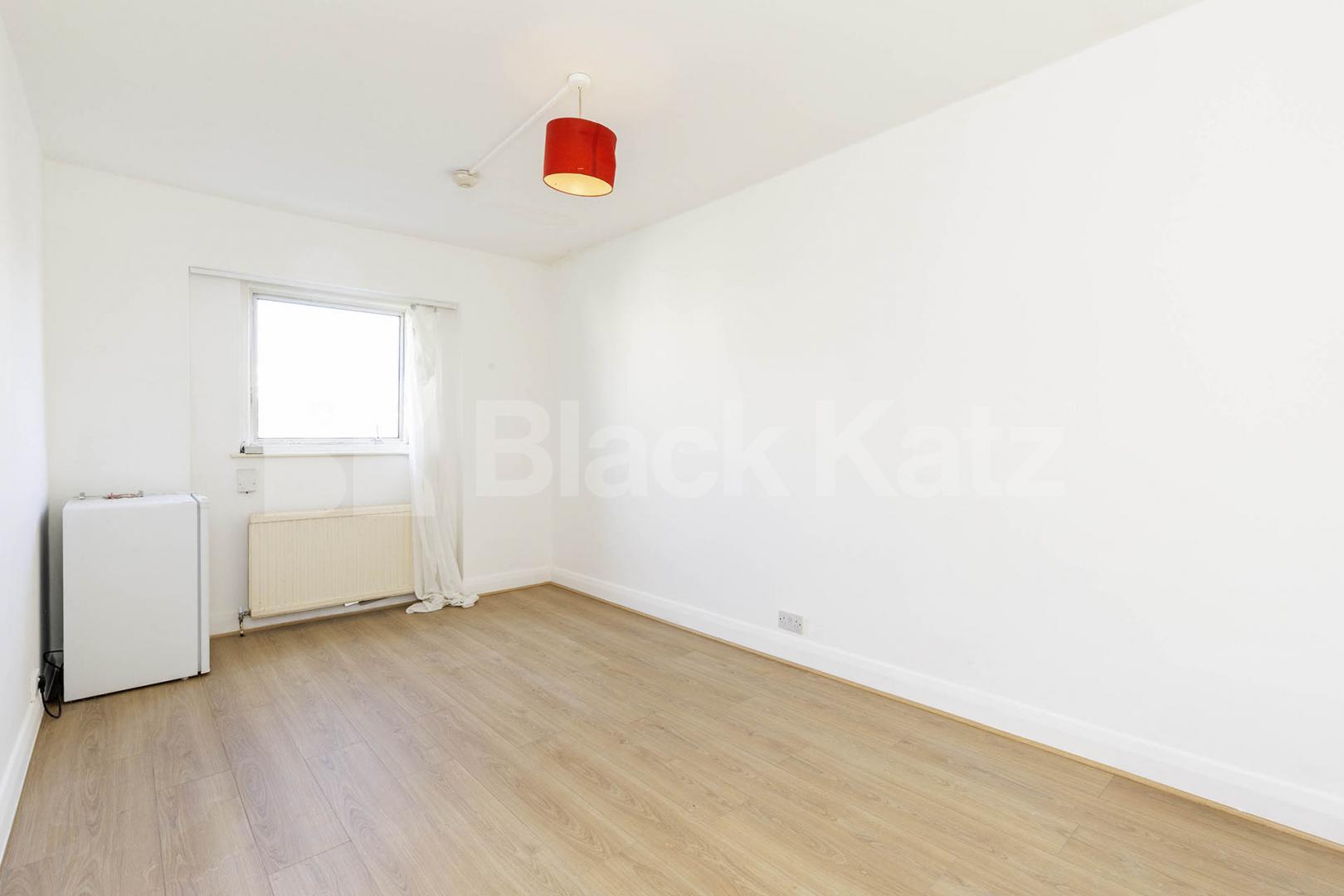 Recently decorated two double bedrooms within a period house in Camden Rochester Road, Camden